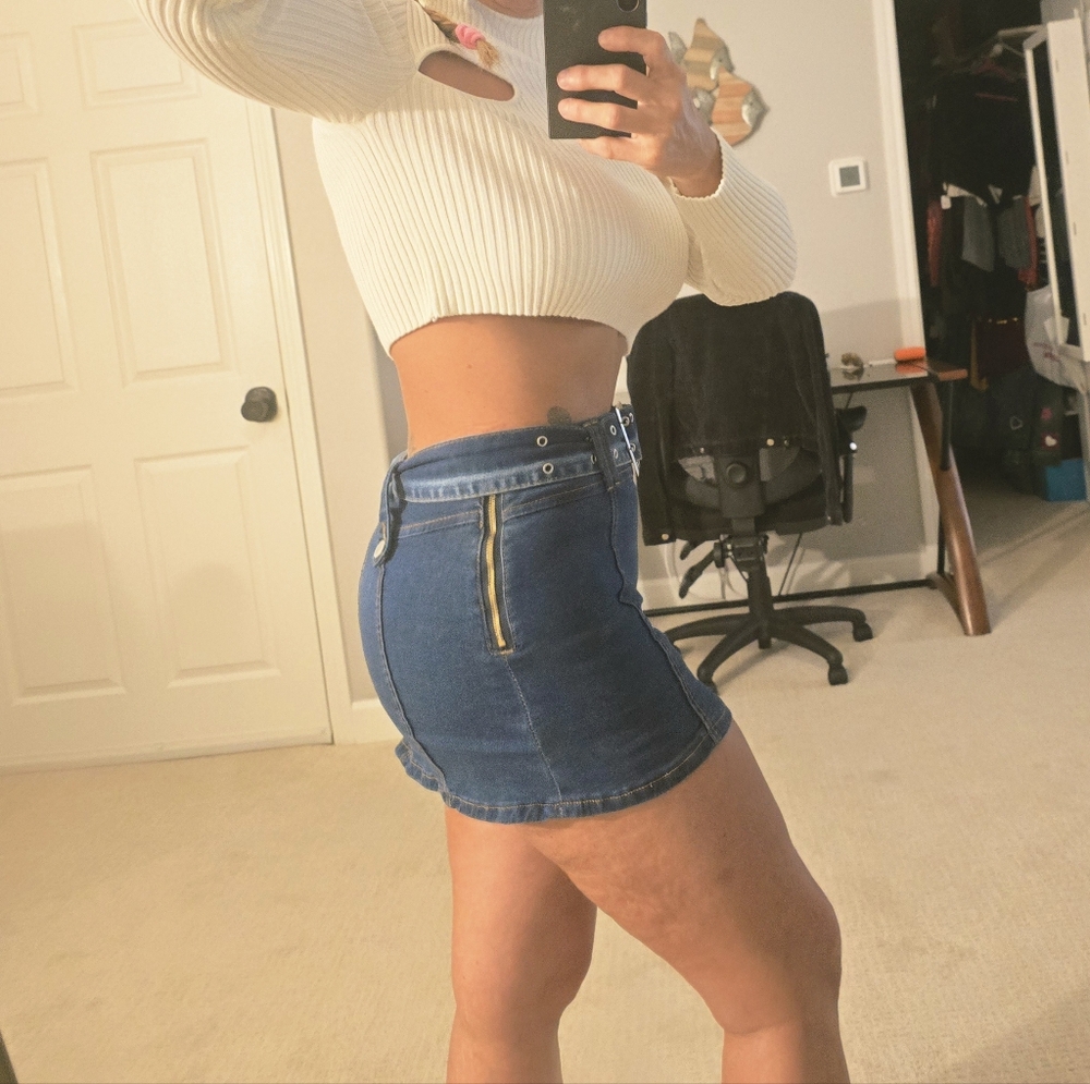 Sweater White Cut-Out Sweater - Picture 8 of 8